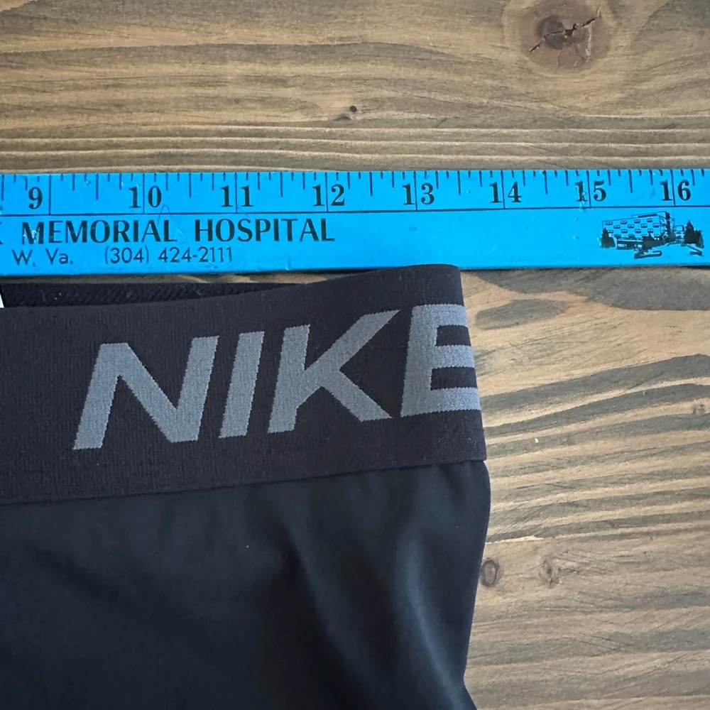 Nike Pro Women's Black Athletic Shorts M Stretch Workout Running Gym Performance - Picture 5 of 5